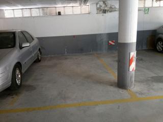 Aparcament cotxe a Avinguda la sínia 7. Parking avenida de la sínia