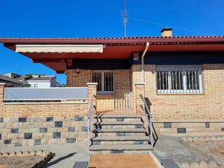 Haus in Cunit Residencial. Estupenda casa a 4 vientos en una sola planta.