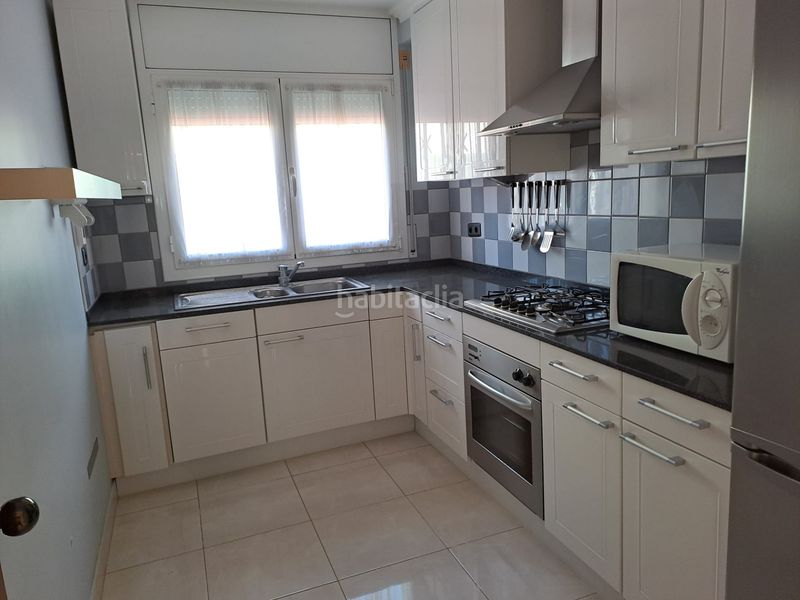 Foto 2a0d92a0-710b-40cd-8c64-7770febf3fdb. Casa amb xemeneia aparcament a Cunit residencial Cunit