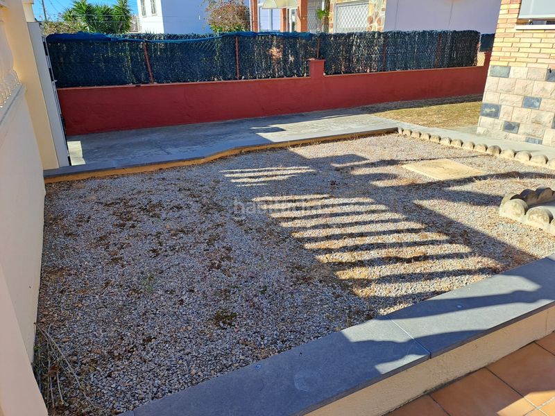 Foto a1df651b-b0b1-4c5c-8552-89b5a67cb45b. Casa amb xemeneia aparcament a Cunit residencial Cunit