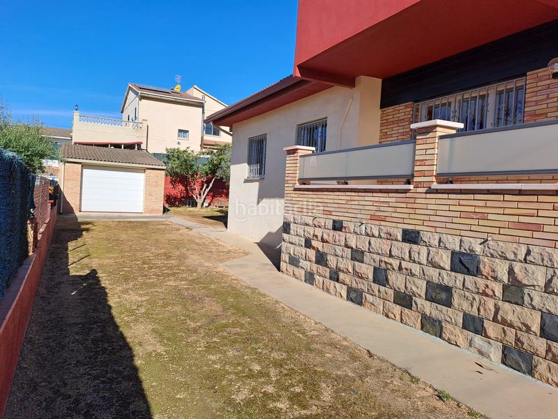 Foto d77d6d62-821a-4a9d-91b4-bee4e4caba84. Casa amb xemeneia aparcament a Cunit residencial Cunit