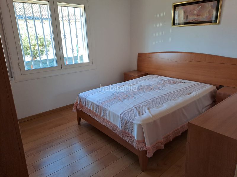 Foto ecb8eb3d-6ccd-467e-8a6d-f6b802332615. Casa amb xemeneia aparcament a Cunit residencial Cunit