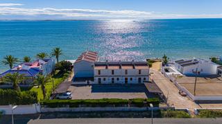 Casa adossada a Martinenca 5. La rapita, primera linia de platja