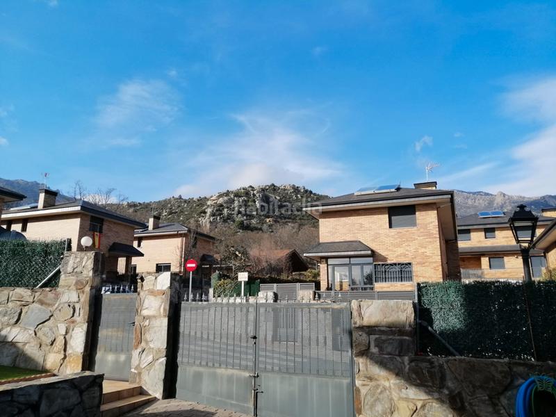 Foto d169cc0f-4b5a-49a3-881e-2098c022b95b. Xalet amb xemeneia calefacció aparcament piscina a Mataelpino