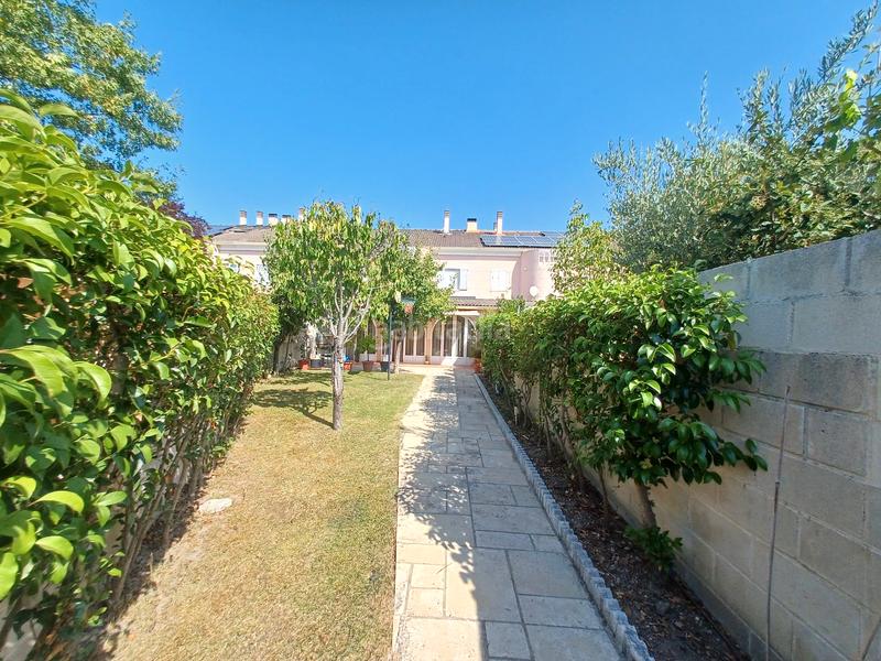 Foto 3204e485-2a4c-48bc-bc36-68896d659da5. Chalet con camino riscaldamento parcheggio piscina in Moralzarzal