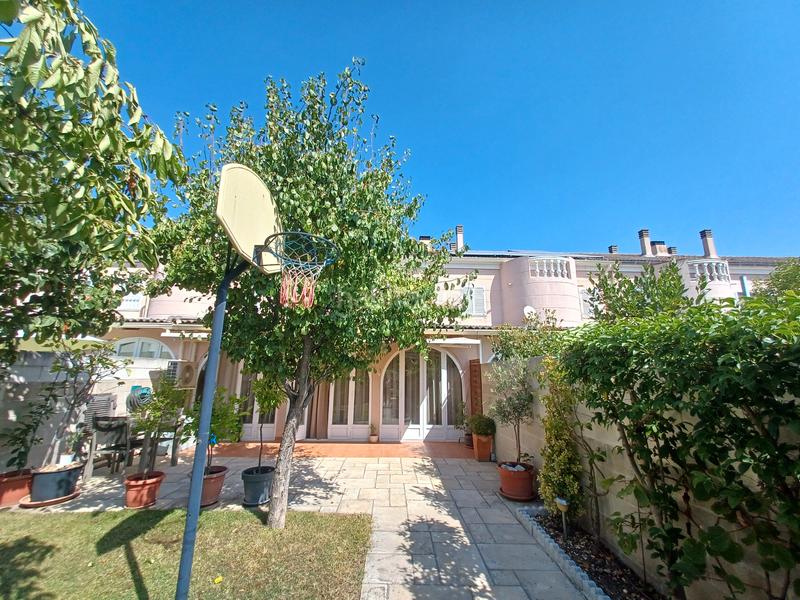 Foto 9489b5a1-0b7d-4df3-917a-b2b0fd04d4ae. Chalet con camino riscaldamento parcheggio piscina in Moralzarzal