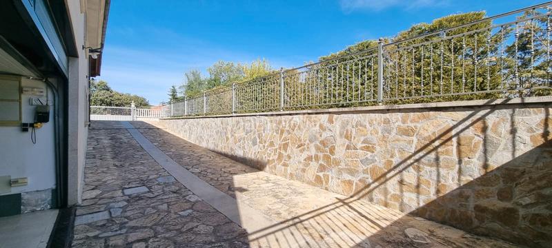 Foto b7ed03ba-07a0-4159-9a82-e4517dcaea68. Chalet avec cheminée chauffage parking dans Polideportivo-Colonia Moralzarzal