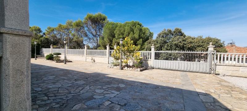 Foto fad9b5d5-ac11-49cb-b23e-26447dbf0193. Chalet con camino riscaldamento parcheggio in Polideportivo-Colonia Moralzarzal