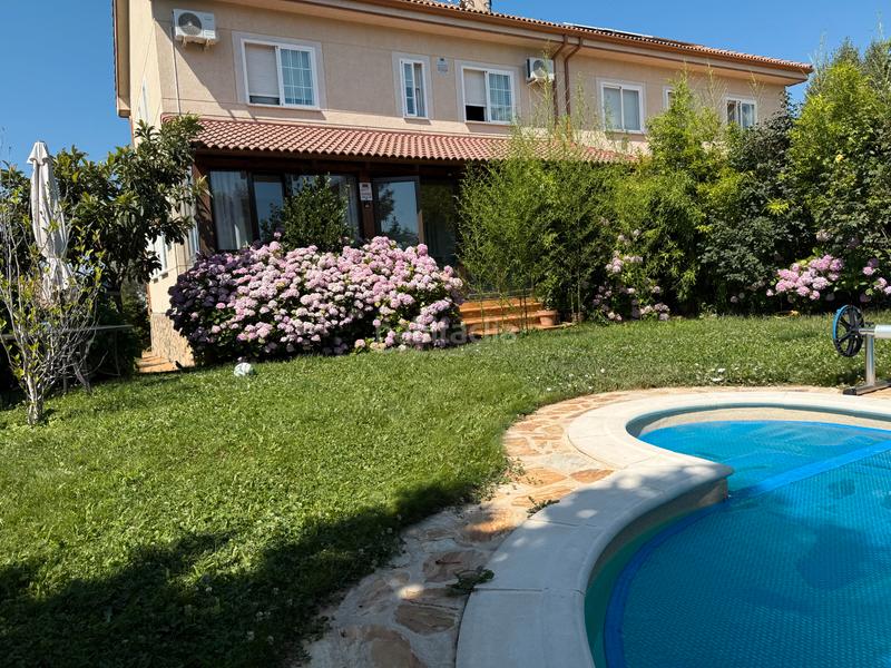 Foto 0446296f-3d72-45dd-8e4c-bbbe2f296b33. Chalet avec cheminée chauffage parking piscine dans Moralzarzal