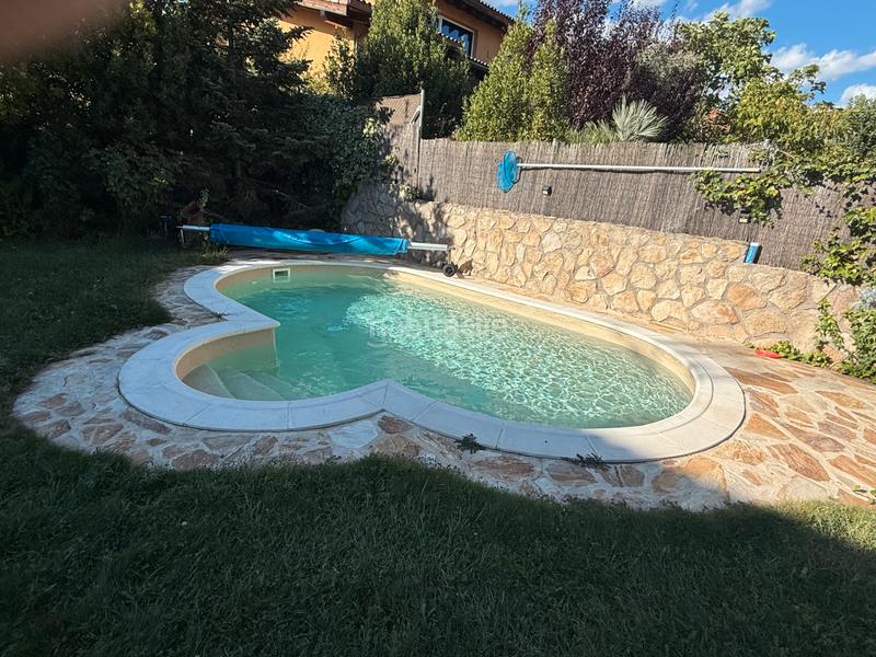 Foto 4c347986-cae6-4ec7-af8e-238204c7d661. Chalet avec cheminée chauffage parking piscine dans Moralzarzal