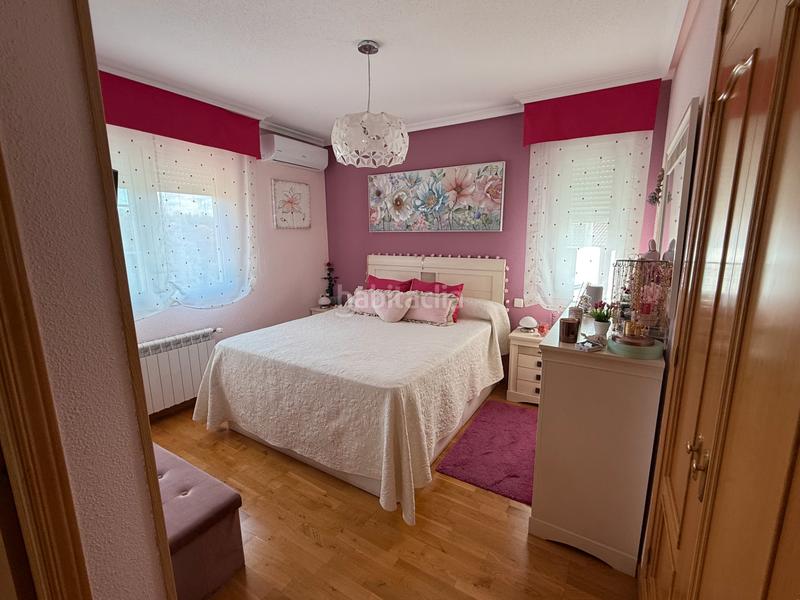 Foto d72120f6-a56b-4c13-b78e-dde7b276f9dc. Chalet con camino riscaldamento parcheggio piscina in Moralzarzal