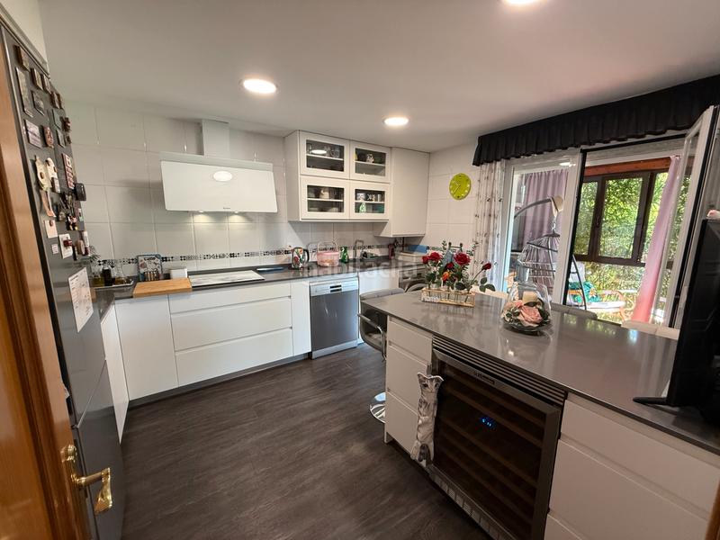 Foto 15c6d898-a687-4073-95cd-90a8067bf540. Xalet amb xemeneia calefacció aparcament piscina a Moralzarzal