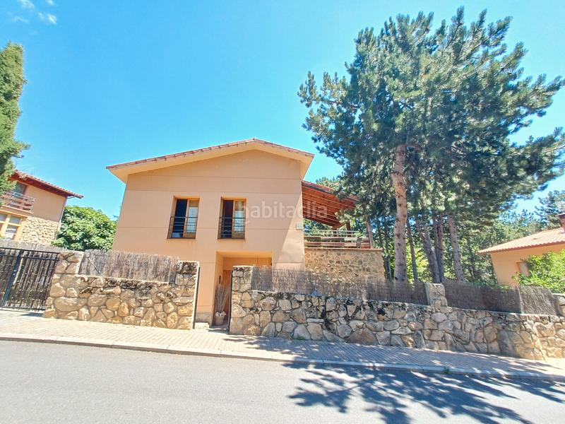 Foto c2cca736-29d8-4dcd-8f95-9f7e4d800bf4. Chalet with fireplace heating in Mataelpino