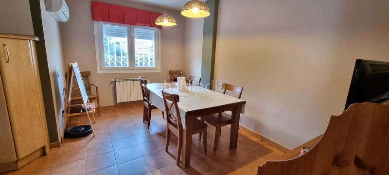 Foto e8ce0fd0-32a5-4ab8-8d86-49bb0c4710c2. Chalet with fireplace heating parking in Colegios Moralzarzal