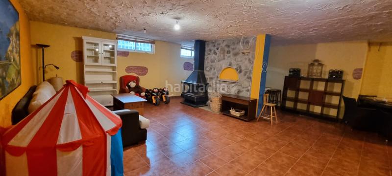 Foto 39486d7c-bd54-405c-b5b5-ea1317e18f84. Chalet avec cheminée chauffage parking dans Colegios Moralzarzal