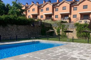 Casa adossada  Calle de la retama. Chalet adosado en los pinarejos - miraflores de la sierra