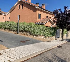 Casa a schiera  Calle de la retama. Chalet adosado en los pinarejos - miraflores de la sierra