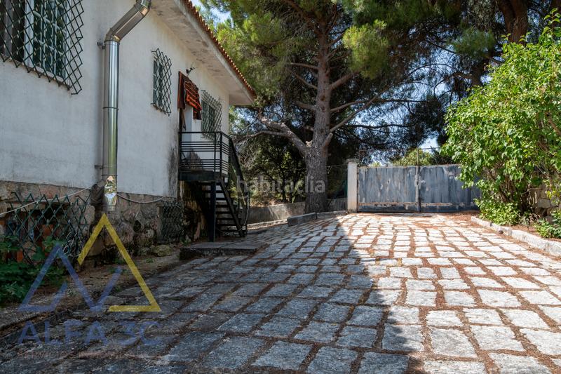 Foto b5146fca-8b83-4f19-b0a3-19b091d042a8. Chalet with parking pool in Navalafuente