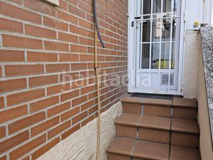 Foto 2ca4ab5b-2955-47b6-893b-78cd66f53491. Casa aparellada amb calefacció aparcament piscina a Coslada