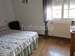 Foto 491fd6bd-a8e4-4790-9743-9de1dd73fe9f. Casa aparellada amb calefacció aparcament piscina a Coslada