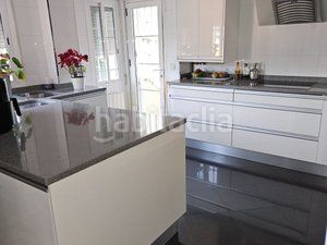 Foto 5c315958-c93f-41e9-9246-22c6fd3be356. Casa aparellada amb calefacció aparcament piscina a Coslada