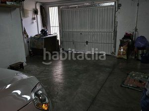 Foto 5cfdd203-ce9d-4fd1-8cab-0fb9846d9717. Casa aparellada amb calefacció aparcament piscina a Coslada