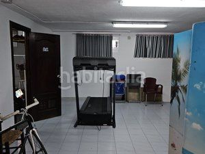 Foto 6a9d0701-fe62-442c-a0bc-388fff870e42. Casa aparellada amb calefacció aparcament piscina a Coslada