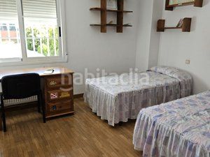 Foto 7db2713c-1935-4067-a7ab-a9a4bc891373. Casa aparellada amb calefacció aparcament piscina a Coslada