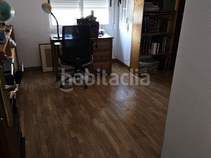 Foto b81acfb5-266f-428e-a88a-d36143b30852. Casa aparellada amb calefacció aparcament piscina a Coslada