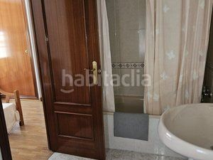 Foto cad6cf4f-e438-44a2-b174-8849cbbc9d26. Casa aparellada amb calefacció aparcament piscina a Coslada