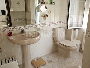 Foto eae6aa7f-b690-4408-b50d-4d034e7f53cd. Casa aparellada amb calefacció aparcament piscina a Coslada