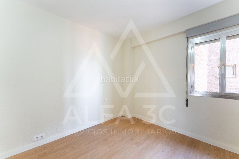 Foto 1f3c402a-169d-4327-a3fe-bba6b1b08807. Pis a Valdeacederas Madrid