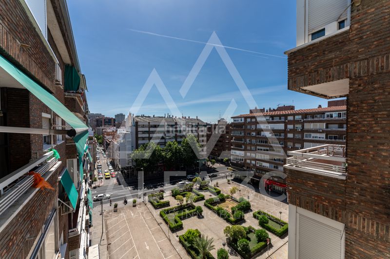 Foto 482692d9-85fb-47a9-a6e1-e41d4ad3ad5c. Pis a Valdeacederas Madrid