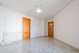 Piso en Paseo estación 20. Piso de tres dormitorios en la zona mejor comunicada
