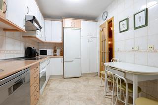 Maison jumelée à Restón I-Restón II. Vivienda unifamiliar adosada en la mejor zona, muy buena constru