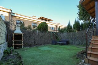 Reihenhaus in Restón I-Restón II. Chalet en venta zona reston ii