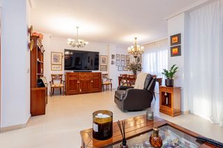 Maison jumelée à Restón I-Restón II. Gran adosado en venta zona reston con hermosas vistas
