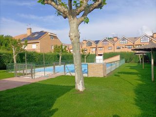 Casa adossada a Restón I-Restón II