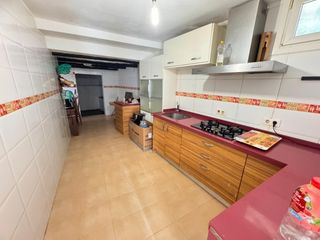 Casa in Belinchón. Gran casa , que puede convertirse en 2, con patio, garaje, y var