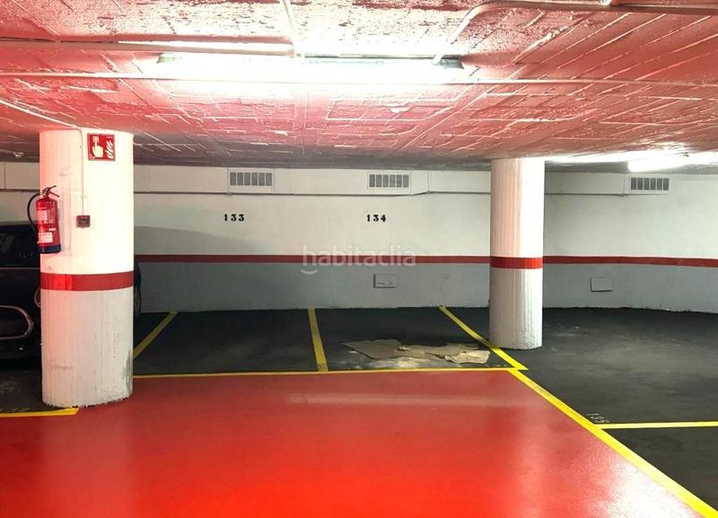 Foto b114cfdf-168b-4999-b314-c8b3ca006a4c. Autoparkplatz in Fort Pienc Barcelona