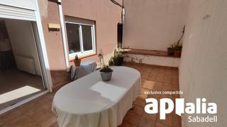 Planta baixa a Creu Alta. Planta baja con terraza en la creu alta de sabadell