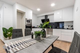 Planta baixa a Cementiri Vell. Moderno piso a estrenar de 3 habitaciones con patio interior, en