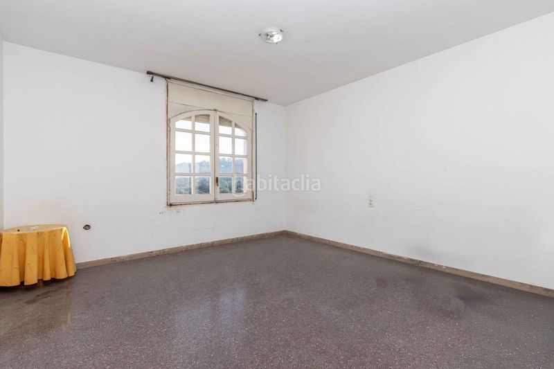 Foto f41a3f8a-02ed-4588-8875-220c43e6f002. Masia amb calefacció aparcament a Sentmenat