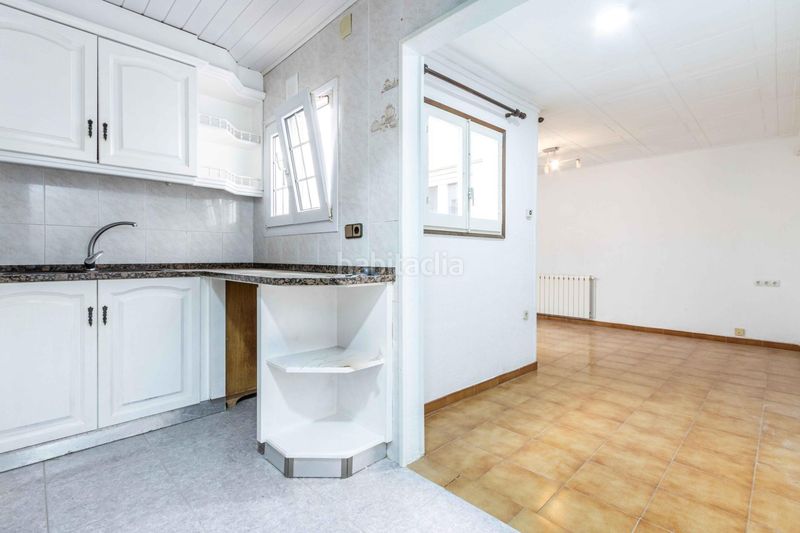 Foto b3d7327b-30b2-4671-bdf5-fb1c83472006. Casa adossada amb calefacció a Ca n'Aurell Terrassa