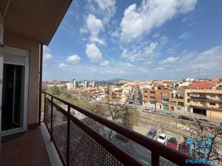 Pis  Carrer de berenguer 'el gran'. Tu oasis en sabadell luz, vistas a la mola y zona comunitaria co