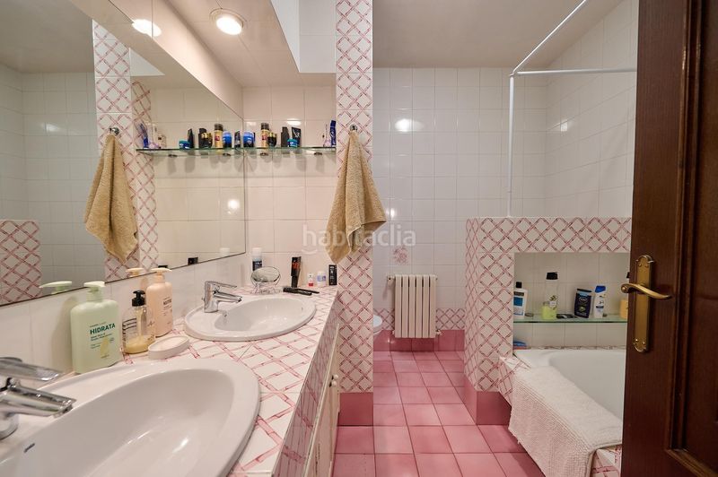 Foto e6bd9327-c7c4-4d04-9269-d15a7896c7c3. Casa adossada amb calefacció a Sentmenat