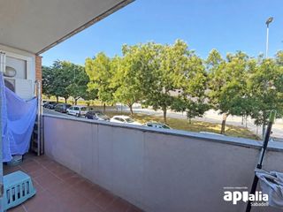 Pis a Barri Antic. Parc europa barbera 3 habitaciones, balcon, parking y trastero