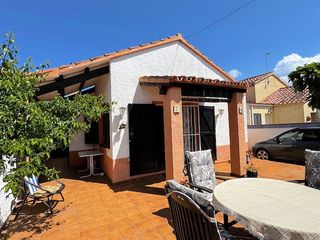 Haus in Riells. Casa de 90m² con 2 dormitorios y 2 baños, a sólo 10 minutos de l