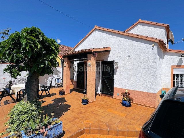 Foto 5a043e8f-22e8-4266-89fd-12a2cba6ec56. Casa amb calefacció aparcament a Riells Escala (L´)