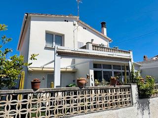 Casa  Passatge sant briu-15. Casa de 202m² con 5 dormitorios, 2 baños, 200m de la playa.